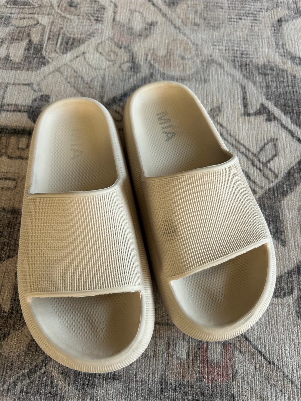 Cream Slide Sandals - Neutral